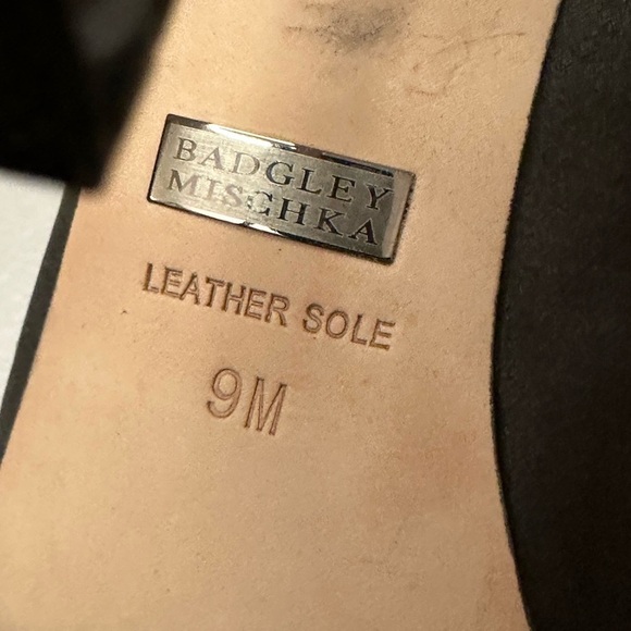 Badgley Mischka Formslag Jeweled Deep Grey Satin Peep Toe Pump Size 9 - Picture 11 of 13